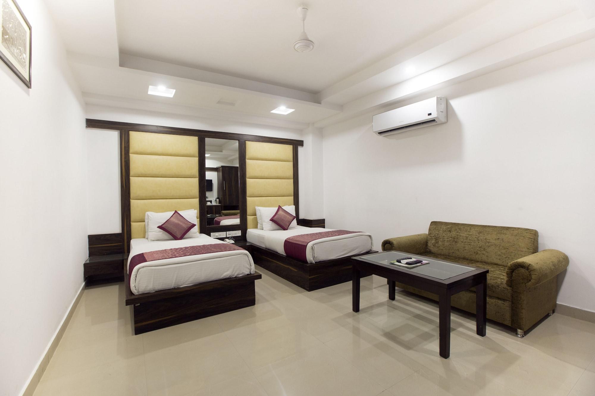 Hotel Krishna Deluxe-By RCG Hotels New Delhi Buitenkant foto