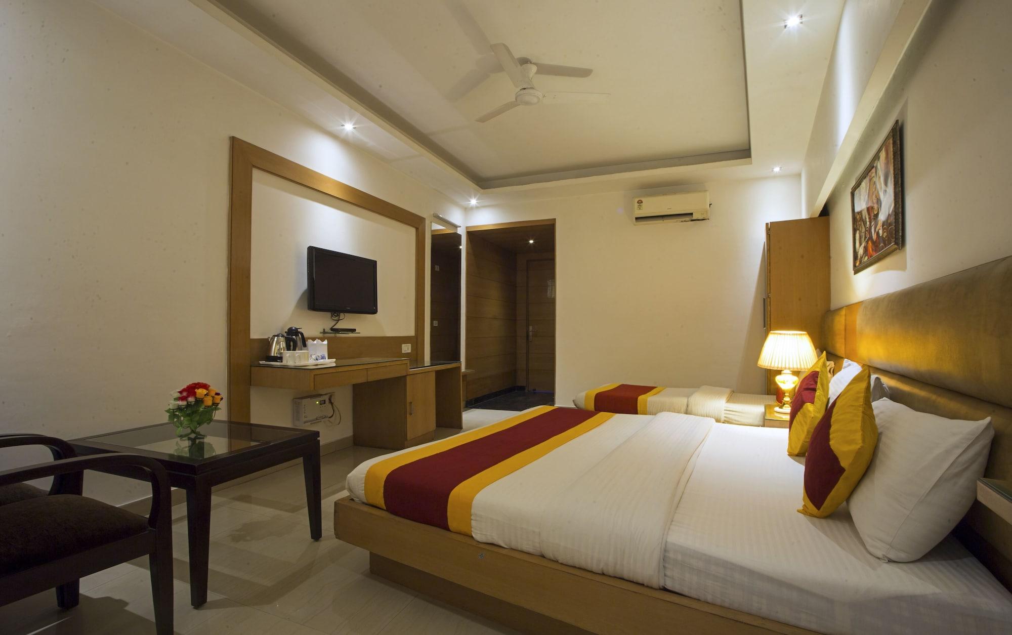 Hotel Krishna Deluxe-By RCG Hotels New Delhi Buitenkant foto