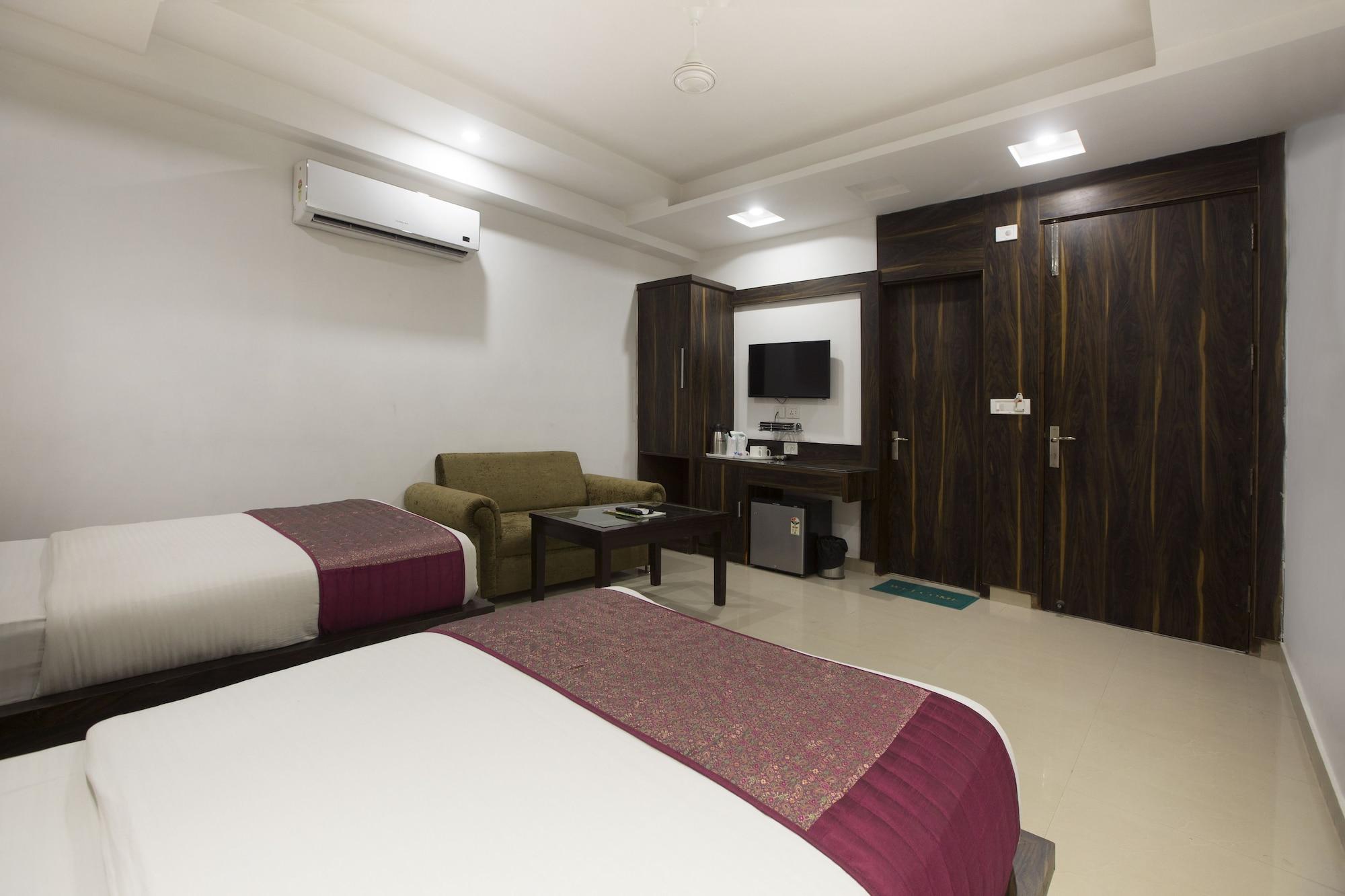 Hotel Krishna Deluxe-By RCG Hotels New Delhi Buitenkant foto