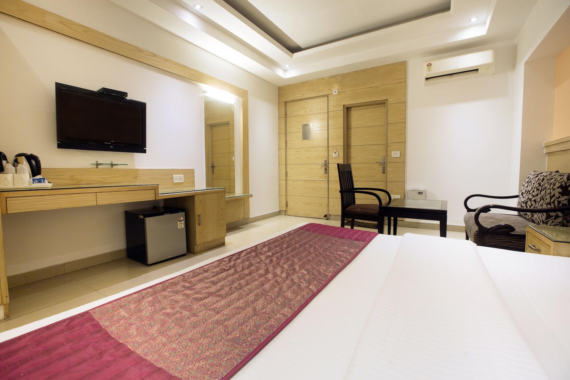 Hotel Krishna Deluxe-By RCG Hotels New Delhi Buitenkant foto