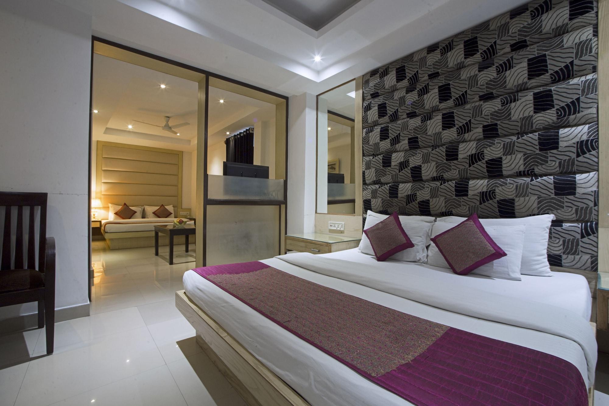 Hotel Krishna Deluxe-By RCG Hotels New Delhi Buitenkant foto