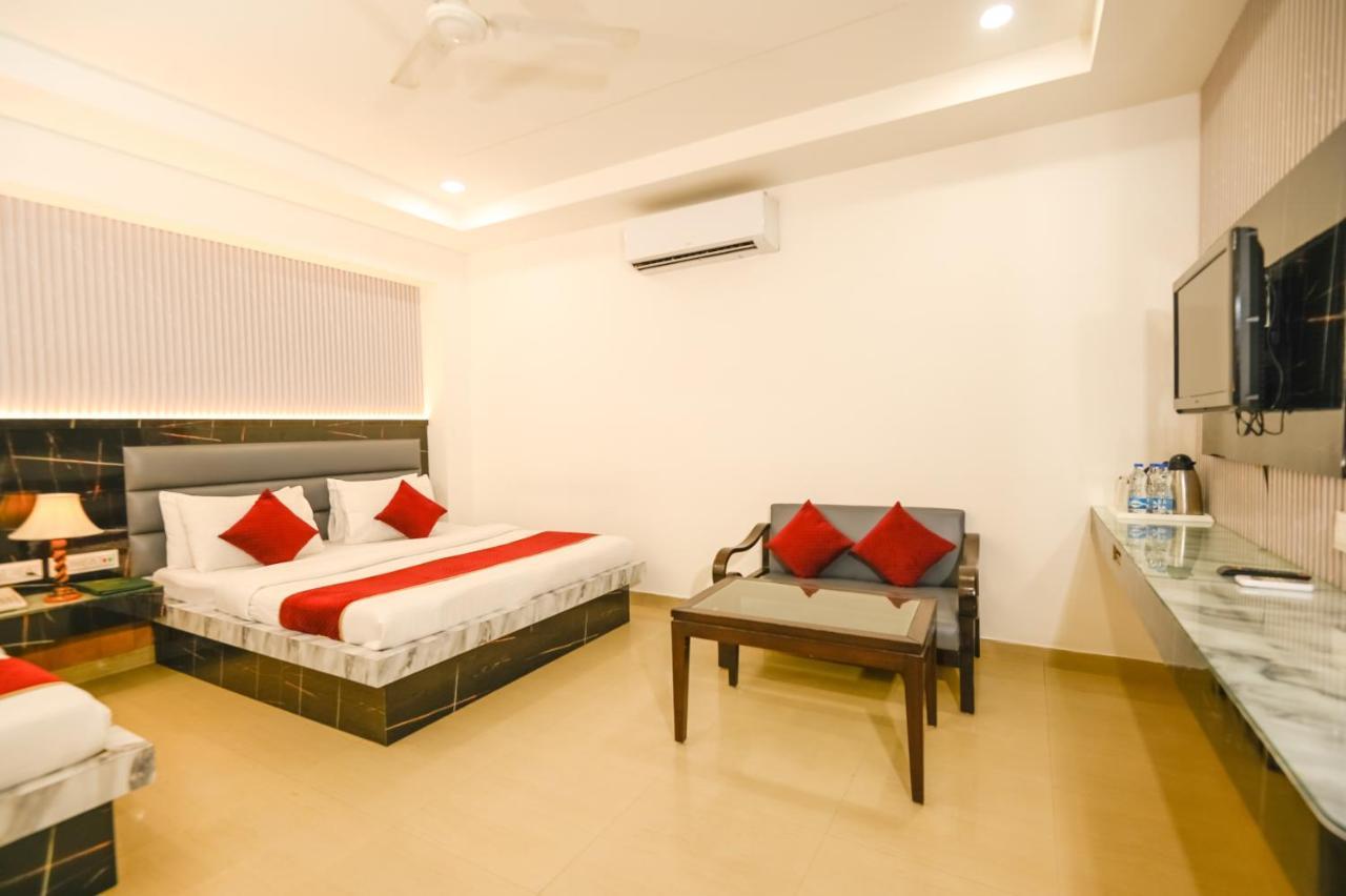 Hotel Krishna Deluxe-By RCG Hotels New Delhi Buitenkant foto