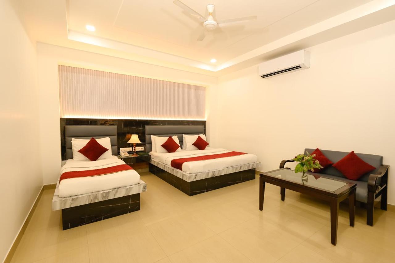 Hotel Krishna Deluxe-By RCG Hotels New Delhi Buitenkant foto