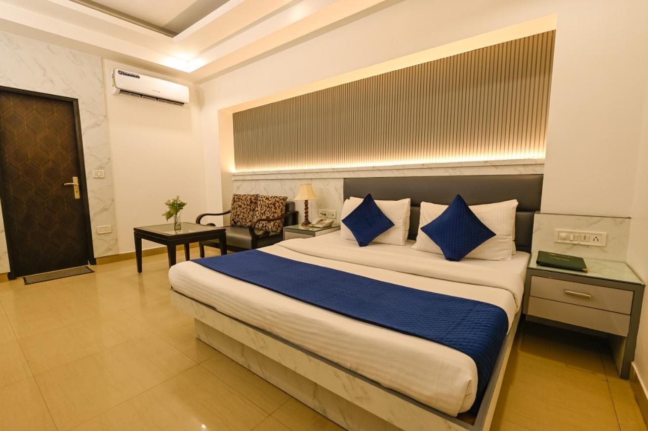 Hotel Krishna Deluxe-By RCG Hotels New Delhi Buitenkant foto