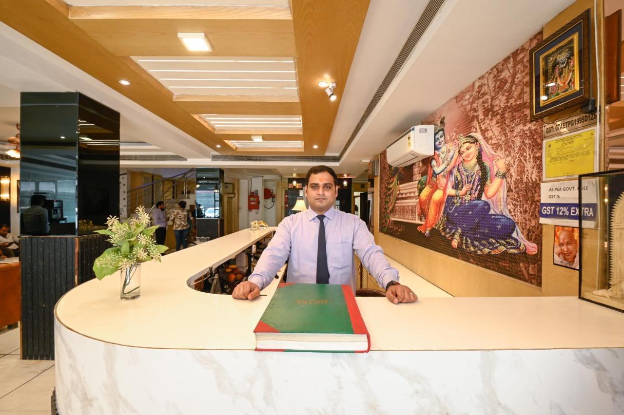 Hotel Krishna Deluxe-By RCG Hotels New Delhi Buitenkant foto