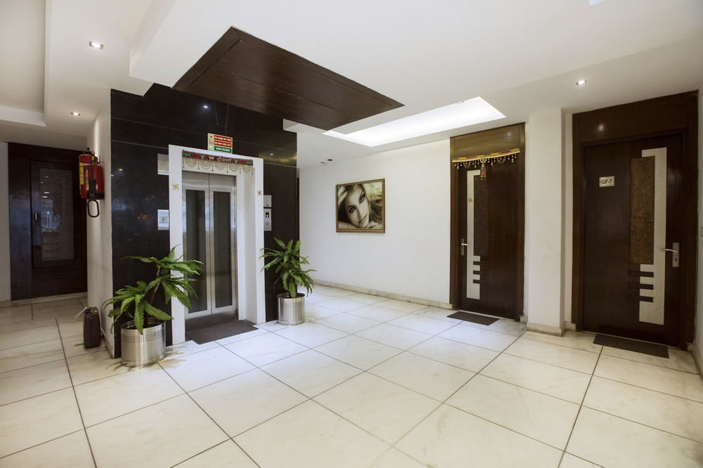 Hotel Krishna Deluxe-By RCG Hotels New Delhi Buitenkant foto