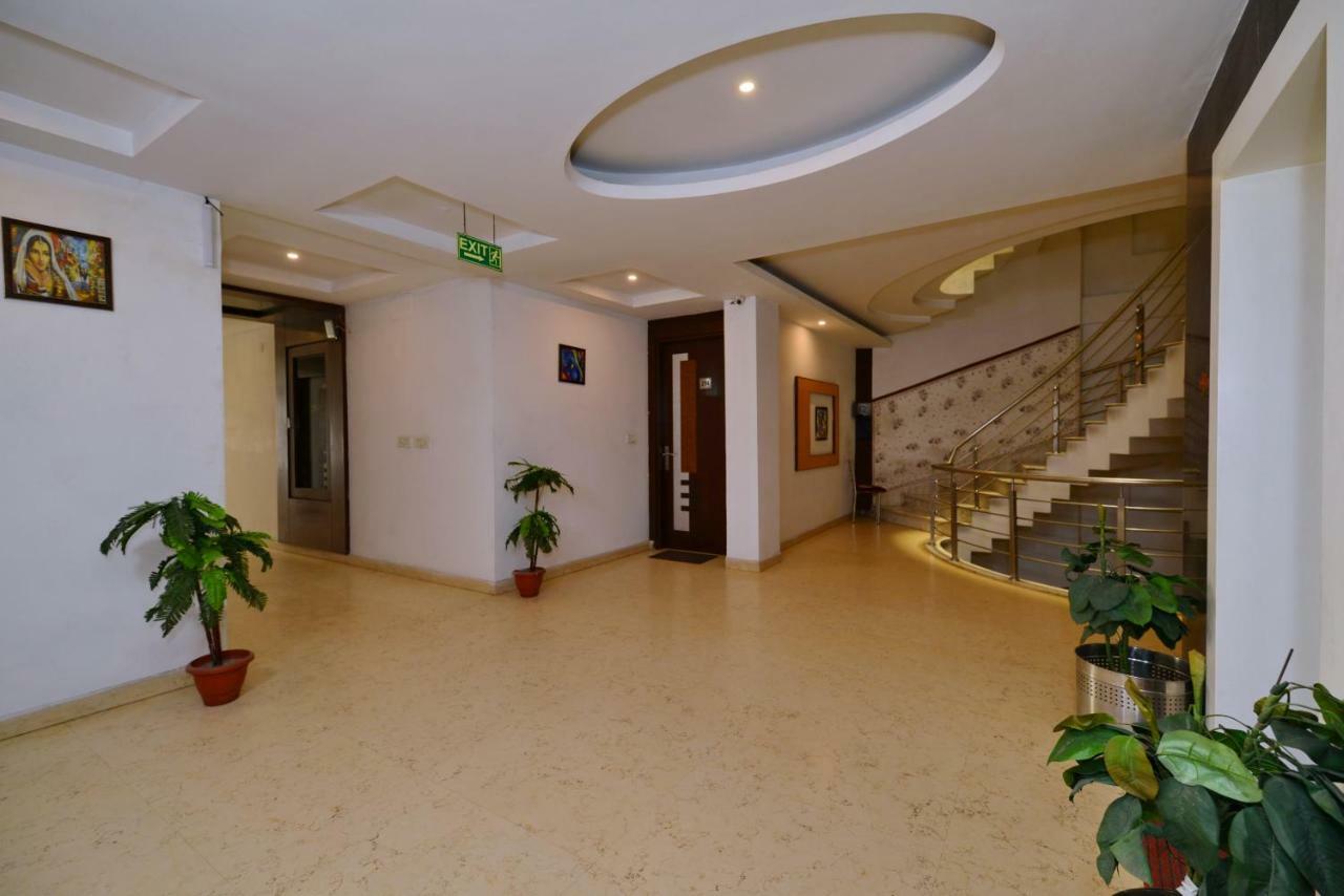 Hotel Krishna Deluxe-By RCG Hotels New Delhi Buitenkant foto